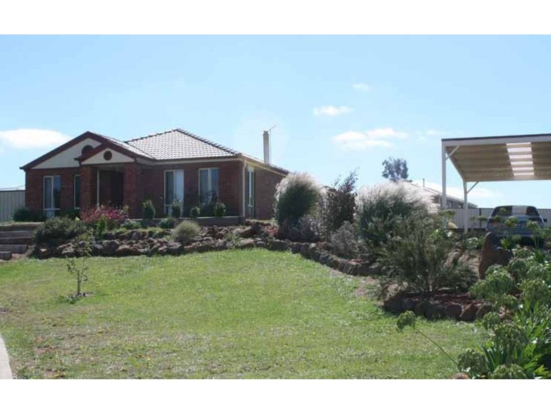 6 Boyd Court, Romsey VIC 3434