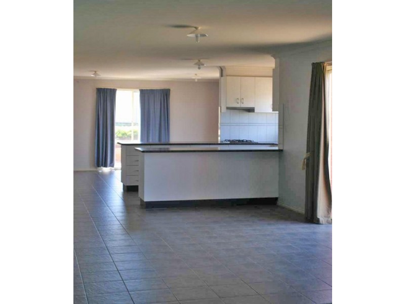 6 Boyd Court, Romsey VIC 3434