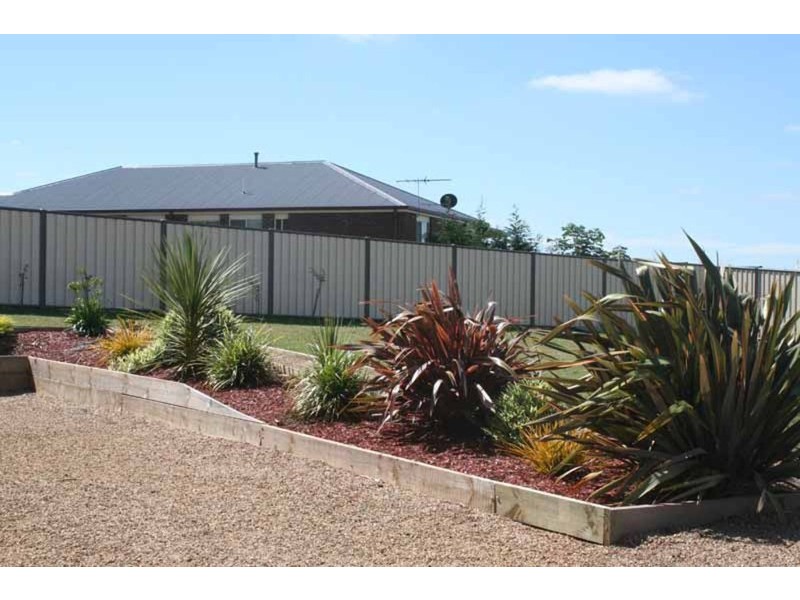 6 Boyd Court, Romsey VIC 3434