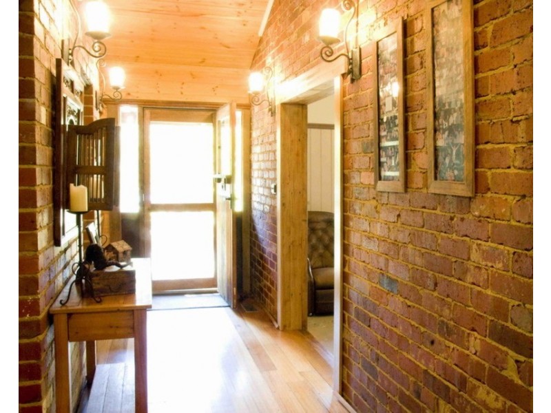 13 Main Street, Romsey VIC 3434