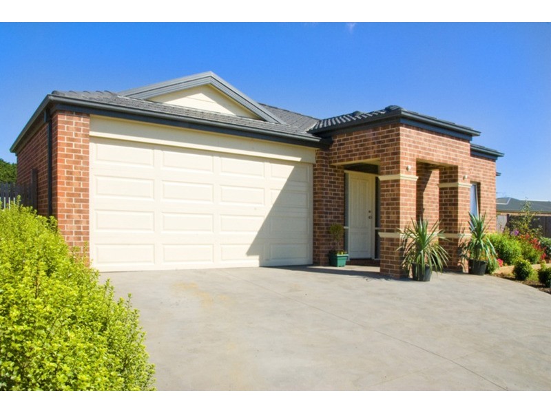 9 Skehan Court, Romsey VIC 3434