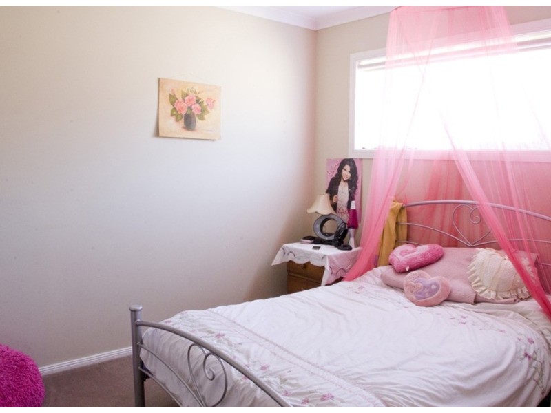 9 Skehan Court, Romsey VIC 3434