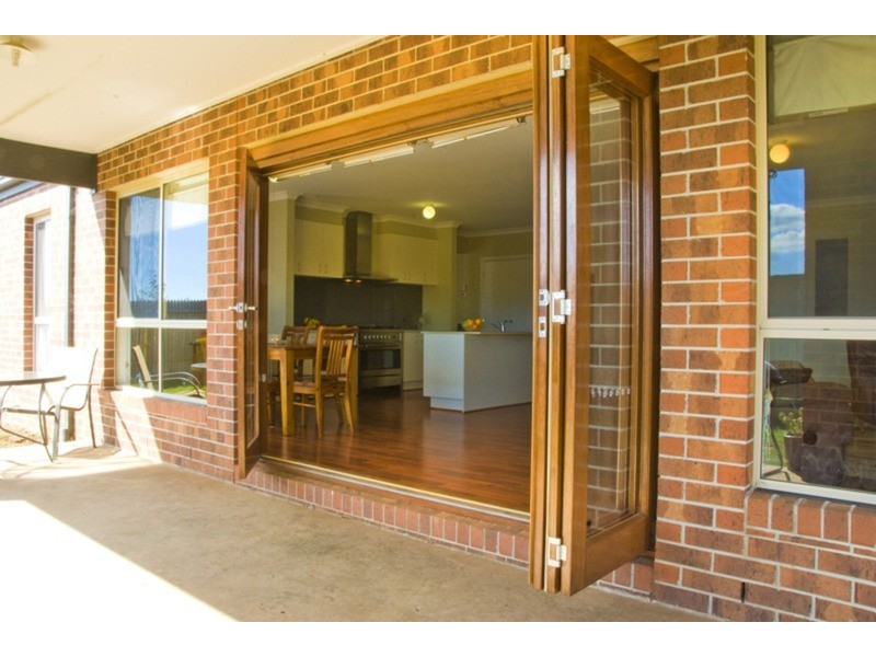 9 Skehan Court, Romsey VIC 3434