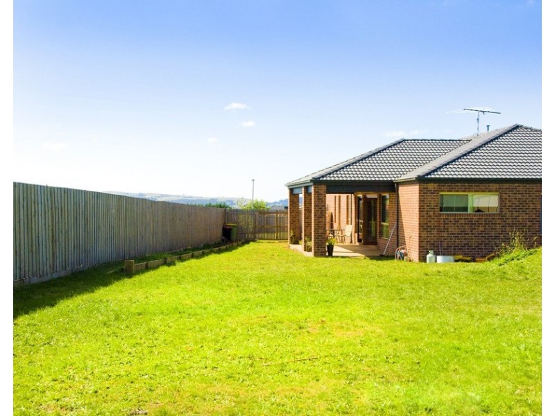 9 Skehan Court, Romsey VIC 3434