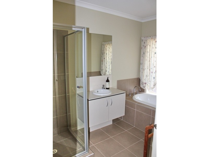 23 Vernon Close, New Gisborne VIC 3438