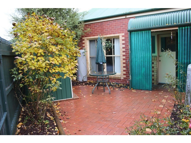 2/3 Hamilton Street, Gisborne VIC 3437