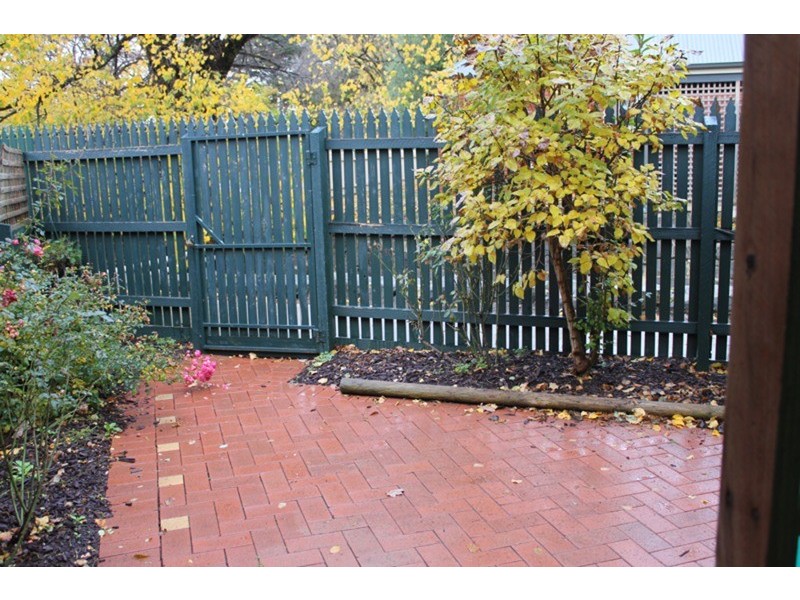 2/3 Hamilton Street, Gisborne VIC 3437