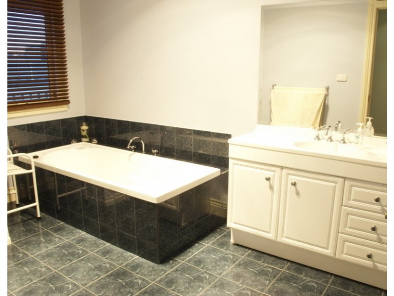 36 Campbell Road, Gisborne VIC 3437