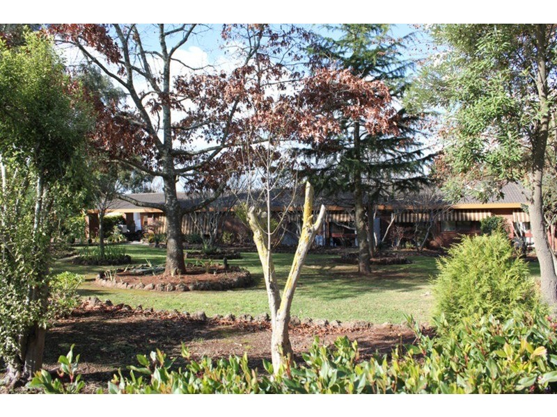 2 Old Farm Way, Romsey VIC 3434