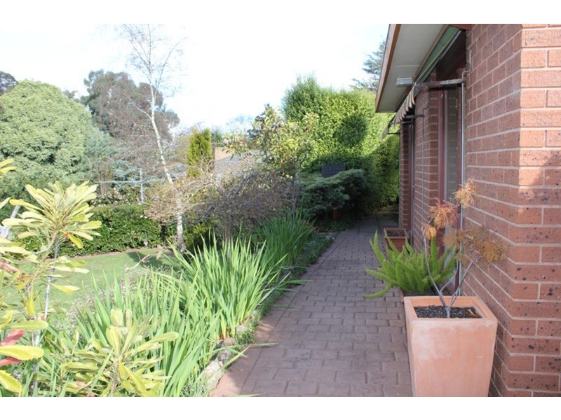 2 Old Farm Way, Romsey VIC 3434