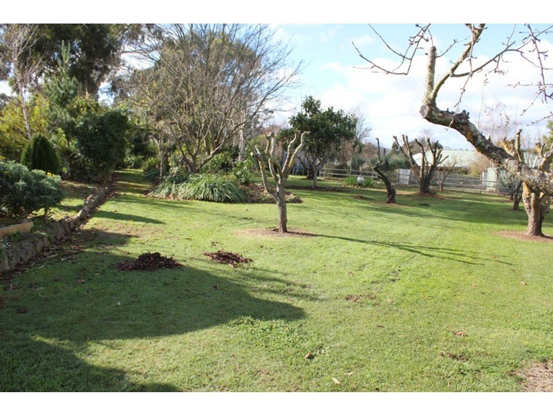 2 Old Farm Way, Romsey VIC 3434