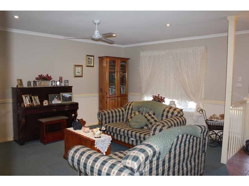 17 Pinelea Grove, Gisborne VIC 3437