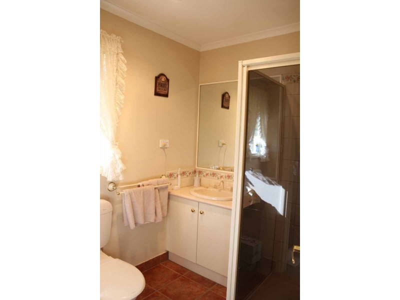 17 Pinelea Grove, Gisborne VIC 3437