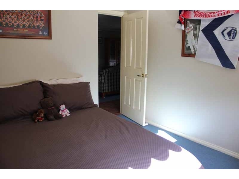 17 Pinelea Grove, Gisborne VIC 3437