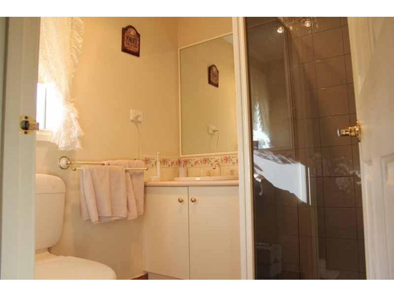 17 Pinelea Grove, Gisborne VIC 3437