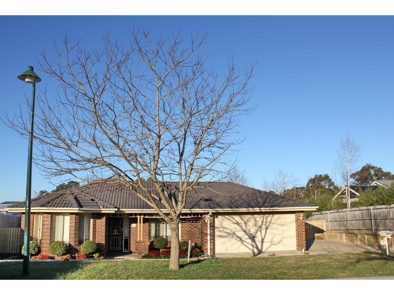 17 Pinelea Grove, Gisborne VIC 3437