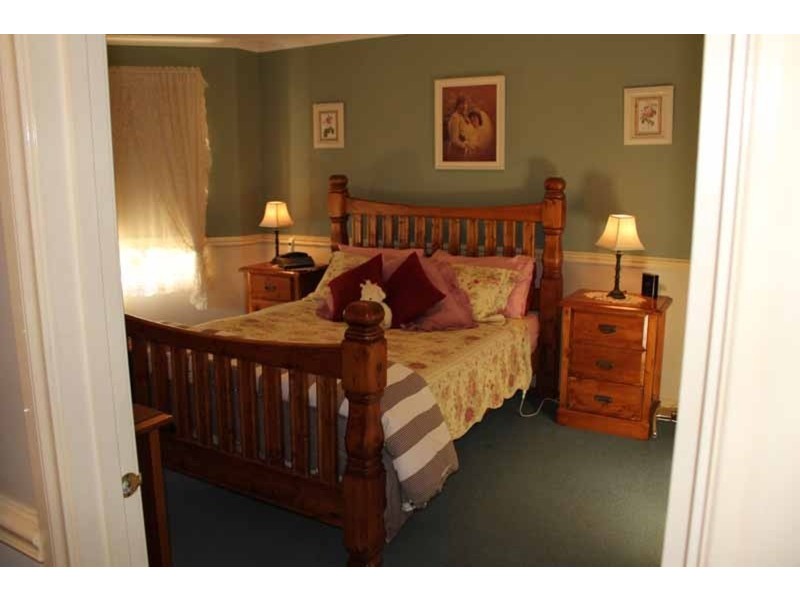 17 Pinelea Grove, Gisborne VIC 3437