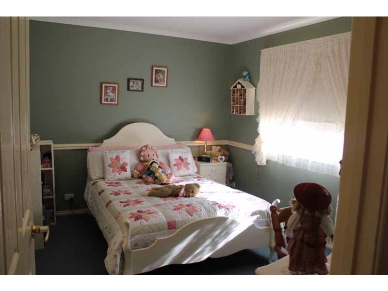 17 Pinelea Grove, Gisborne VIC 3437