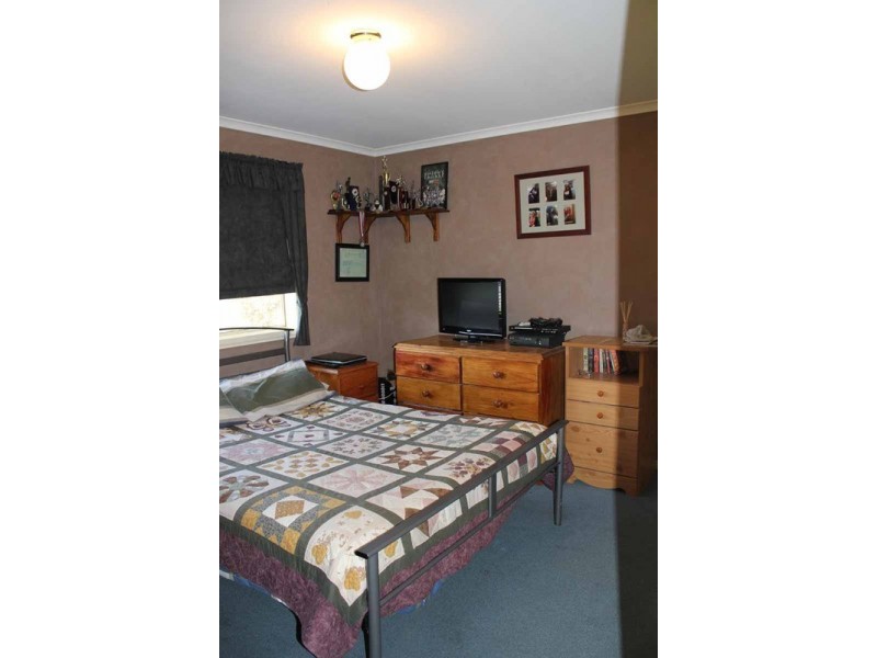 17 Pinelea Grove, Gisborne VIC 3437