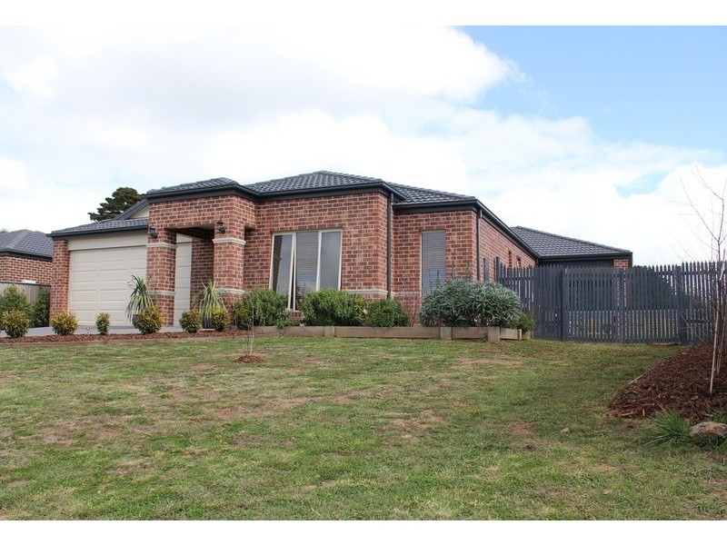9 Skehan Court, Romsey VIC 3434