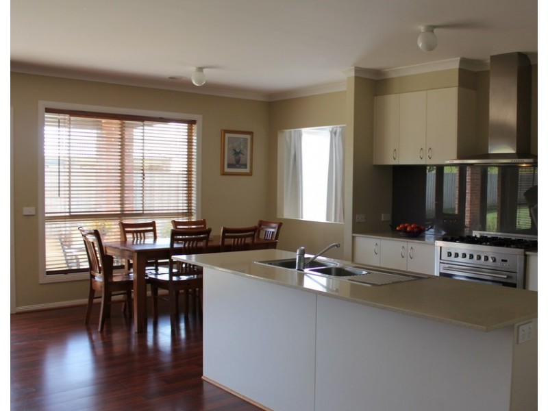 9 Skehan Court, Romsey VIC 3434