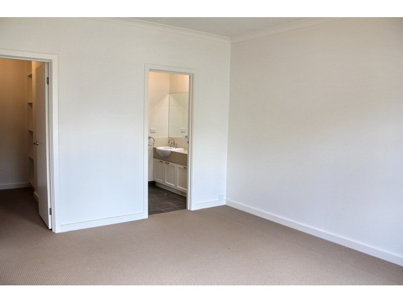 1/271 Station Road, New Gisborne VIC 3438