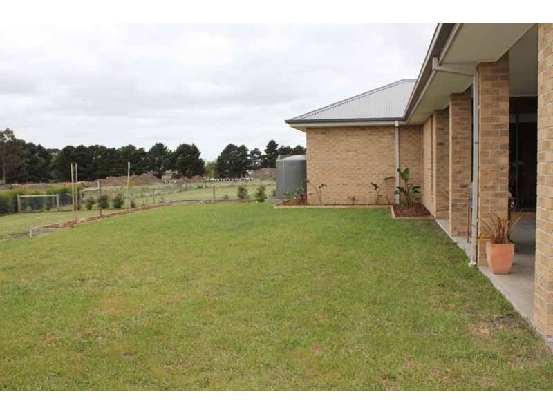 7 Charters Avenue, Gisborne VIC 3437