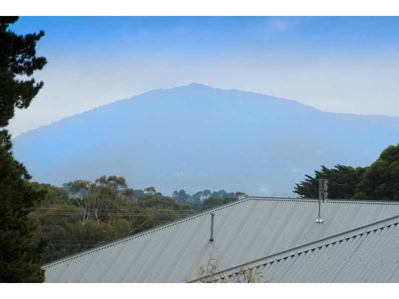 7 Charters Avenue, Gisborne VIC 3437