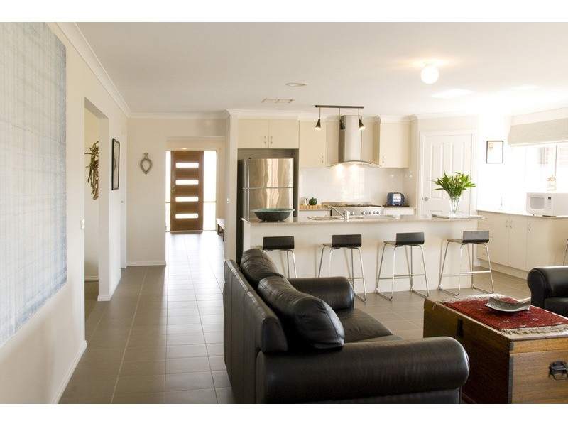 17 Francis Crescent, Gisborne VIC 3437