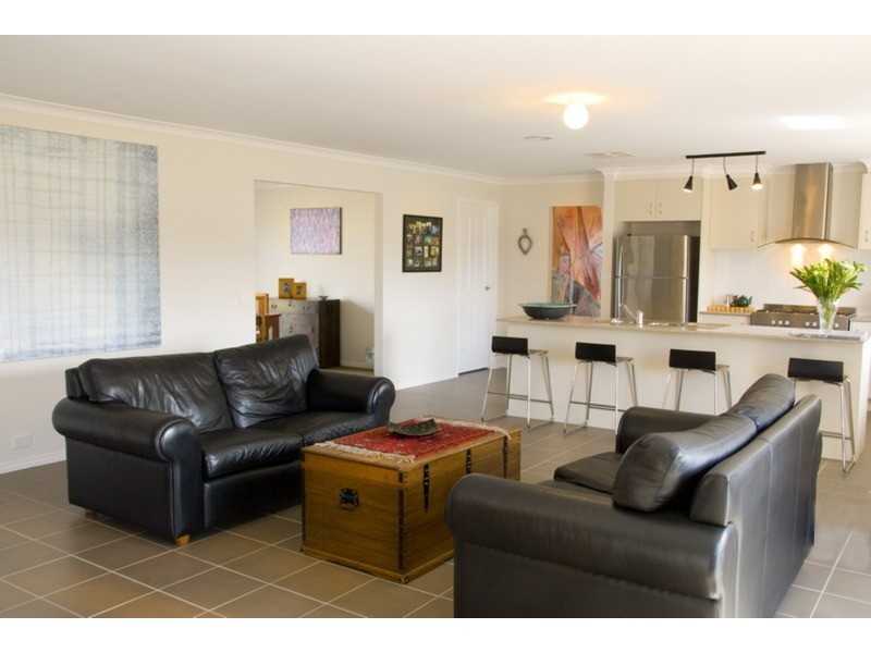 17 Francis Crescent, Gisborne VIC 3437