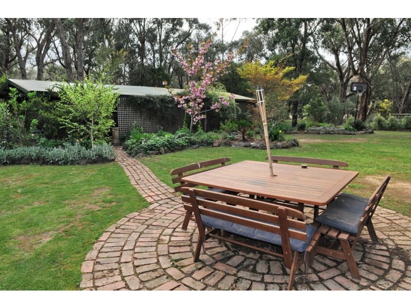 18 Lansdowne Street, Macedon VIC 3440