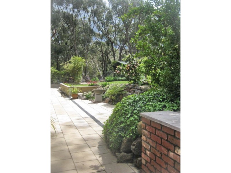 18 Lansdowne Street, Macedon VIC 3440