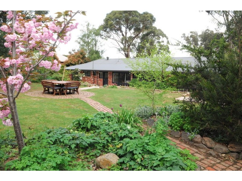 18 Lansdowne Street, Macedon VIC 3440