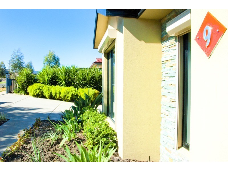 9 Finch Lane, Sunbury VIC 3429