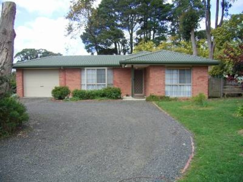 4 Wood Street, Woodend VIC 3442