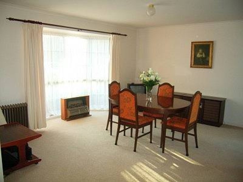 4 Wood Street, Woodend VIC 3442