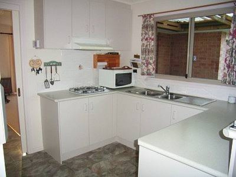 4 Wood Street, Woodend VIC 3442