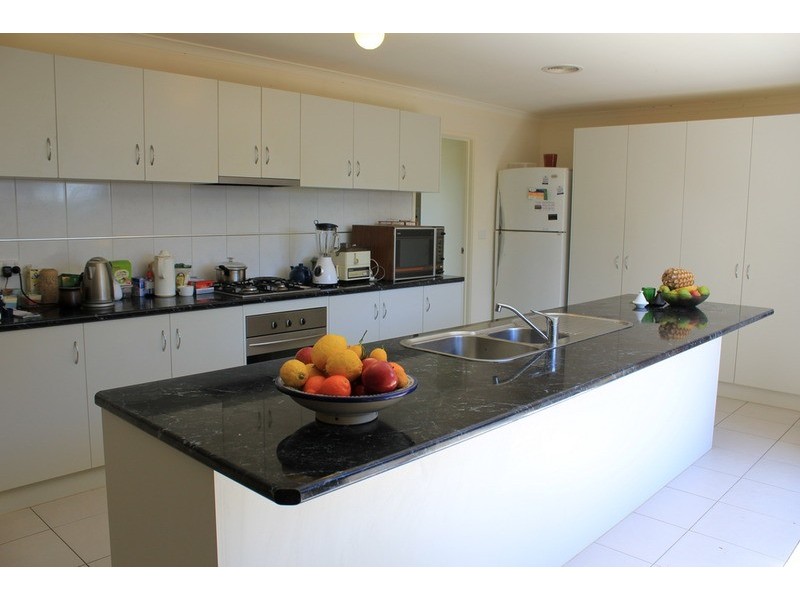 30 Warren  Street, Kyneton VIC 3444