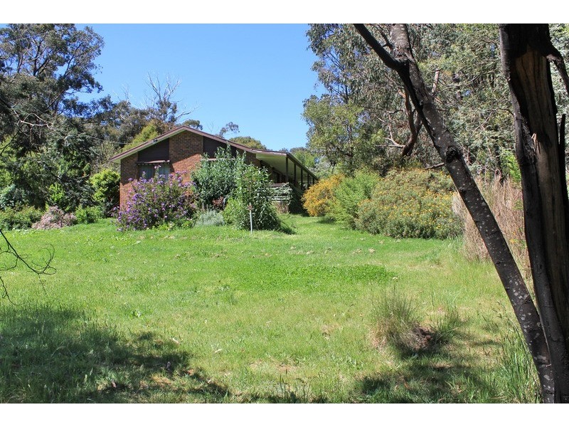 13 English Street, Macedon VIC 3440