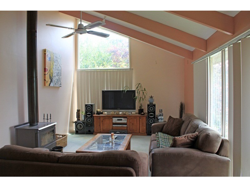 10 Brookes Crescent, Macedon VIC 3440