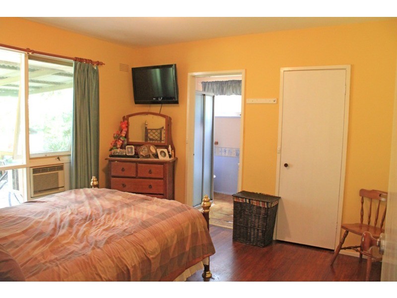 10 Brookes Crescent, Macedon VIC 3440