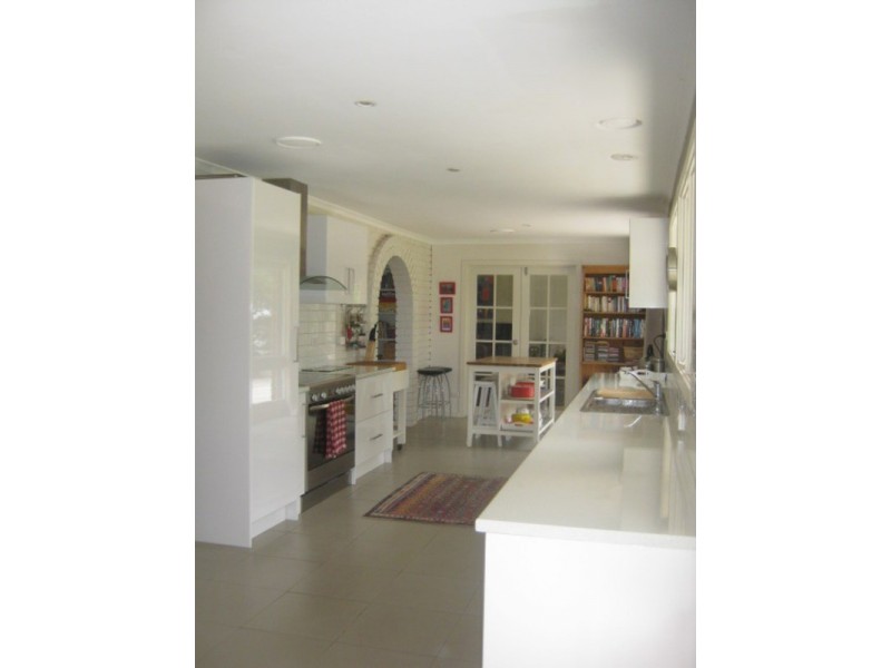 18 Lansdowne Street, Macedon VIC 3440