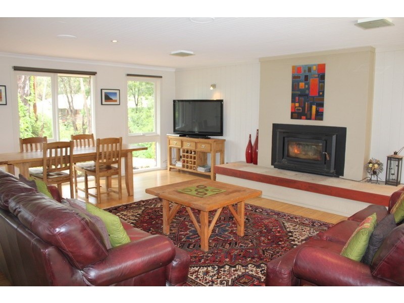18 Lansdowne Street, Macedon VIC 3440