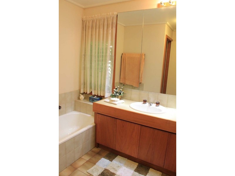 10 Cheniston  Road, Mount Macedon VIC 3441