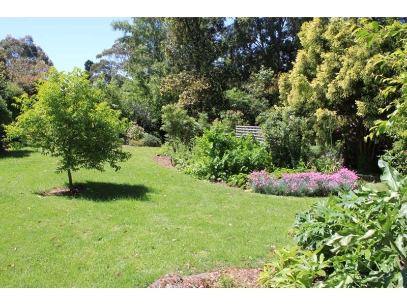 10 Cheniston  Road, Mount Macedon VIC 3441