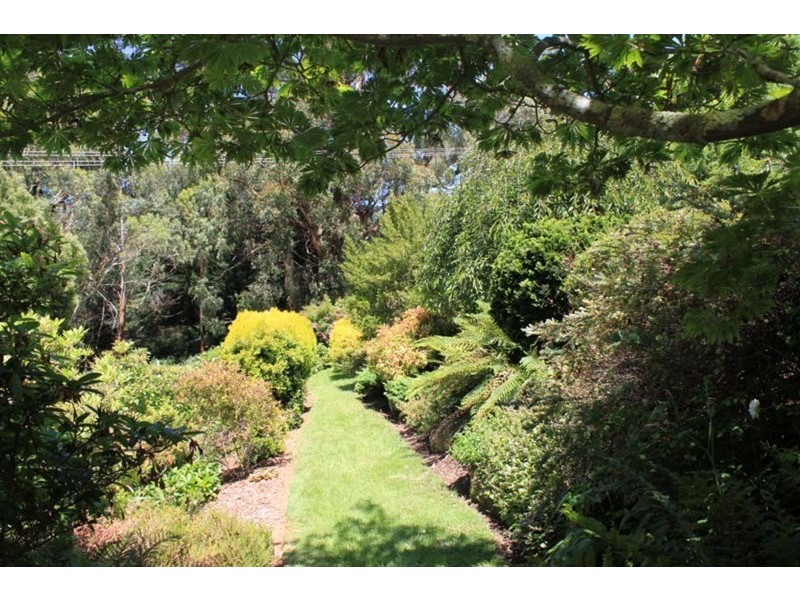 10 Cheniston  Road, Mount Macedon VIC 3441