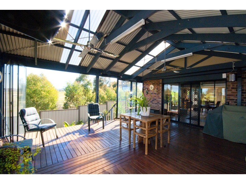 9 Finch Lane, Sunbury VIC 3429