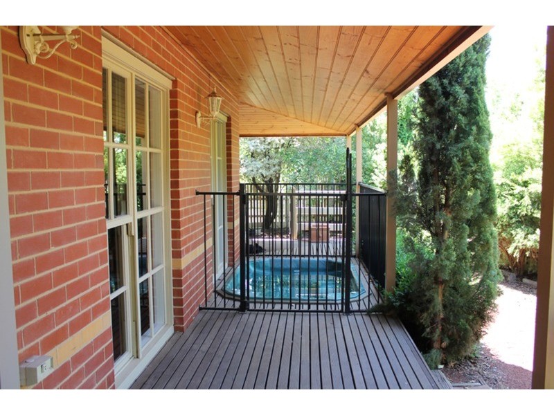 1 Chessy Park  Drive, New Gisborne VIC 3438