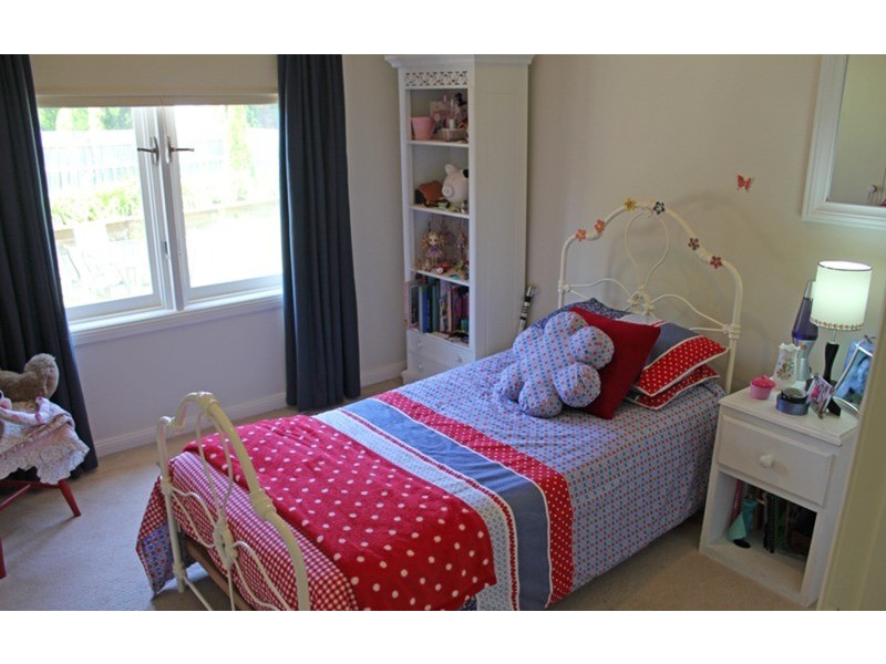 1 Chessy Park  Drive, New Gisborne VIC 3438