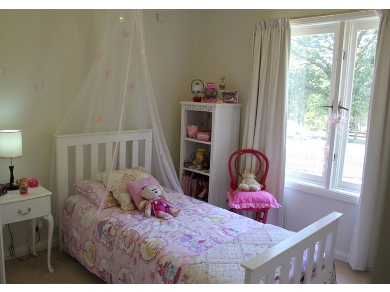 1 Chessy Park  Drive, New Gisborne VIC 3438